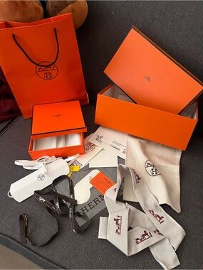 Authentic Hermès Empty Boxes, Shopping Bag, Extra Shoelaces & Full Boutique  Set